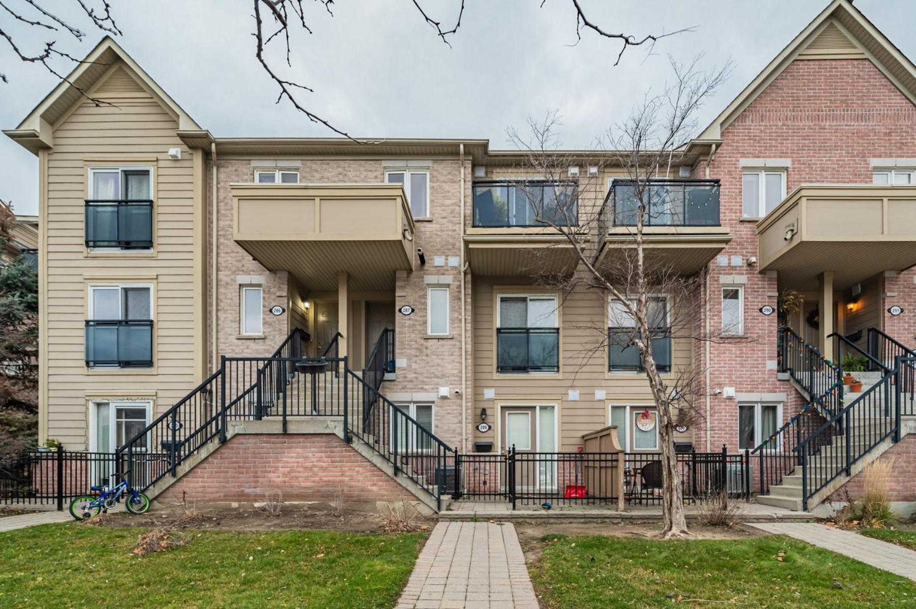 4975 Southampton Drive Hotel Mississauga Exterior photo