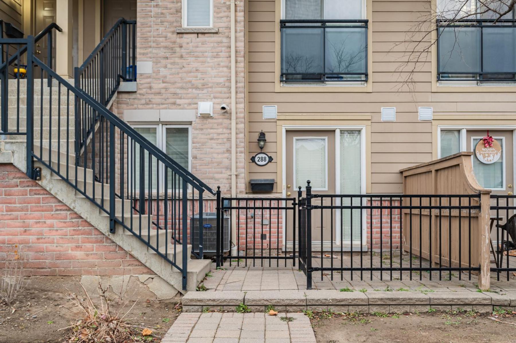 4975 Southampton Drive Hotel Mississauga Exterior photo
